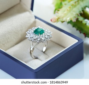 
Diamond Ring Emerald Jewelry Box