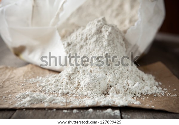 Diatomaceous earth, organic insecticide that\
kills by breaking the exoskeletons causing dehydration. Also used\
as filtration aid, abrasive, absorbent, stabilizer, thermal\
insulator and\
filler.