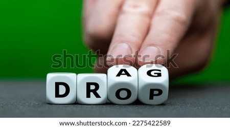 Dice form the expression 'drag and drop'.