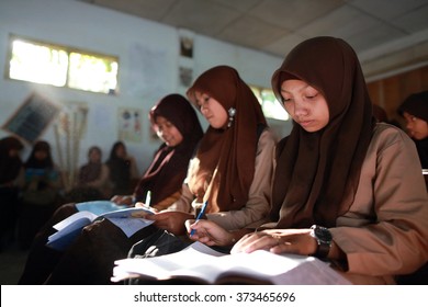 DIENG PLATEAU, JAVA, INDONESIA - September 15, 2012. : Unidentified Kids At School, This Land Height Above Sea Level 2,000 Meters Javanese Ancient Belief That The Plateau Is The Land Of Gods.