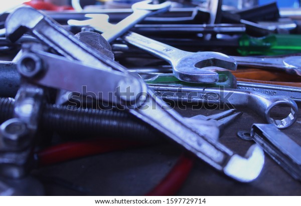 Diesel engines and mechanic\
tools