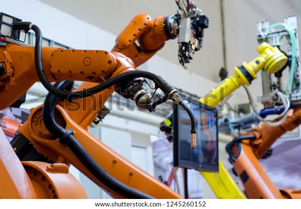 \
Different industrial robot\
arms.