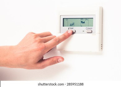 Digital Climate Thermostat Controlling By Hand