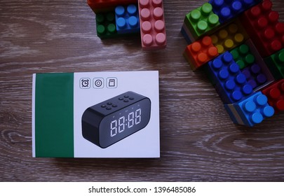 Digital clock with large screen