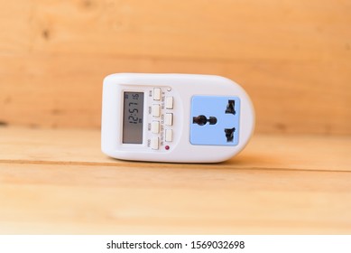 Digital electric plug timer for auto ON/OFF electronics