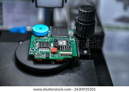 Digital microscope inspection system for checking the quality of electronic PCB circuit boards selective focus at factory	
