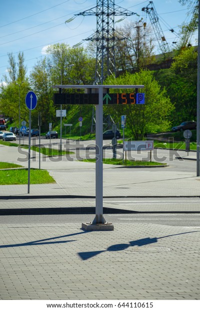 Digital parking sign on the street with the\
number of available\
places\
