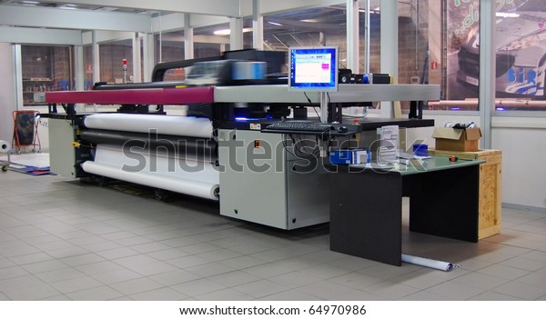 Digital printing system\
for printing a wide range of superwide-format applications. These\
printers are generally roll-to-roll and have a print bed that is 2m\
to 5m wide.