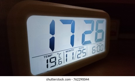 digital table clock 