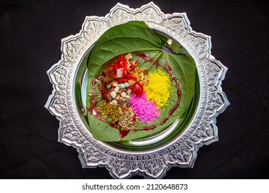 Dilkhush indian paan masala on betel leaf top view