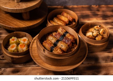 Dim sum (traditional Chinese: 點心; simplified Chinese: 点心; pinyin: diǎnxīn; Cantonese Yale: dímsām) is a large range of small Chinese dishes that are traditionally enjoyed in restaurants for brunch.
