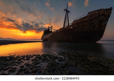 513 Dimitrios shipwreck Images, Stock Photos & Vectors | Shutterstock