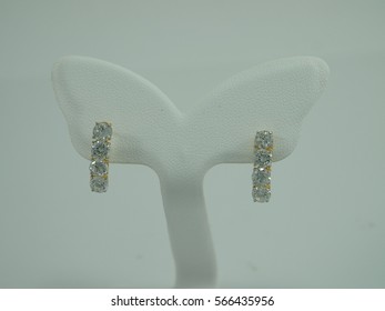 Dimond Row Earring Yellow Gold