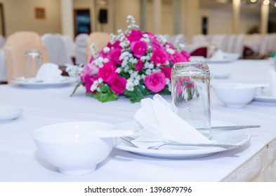  Dinner Table In The Banquet Room Of A Luxury Hotel, Hall In Hotel