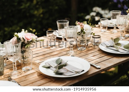dinner table in an outdoor wedding