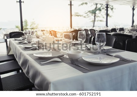 dinning table in the resturant