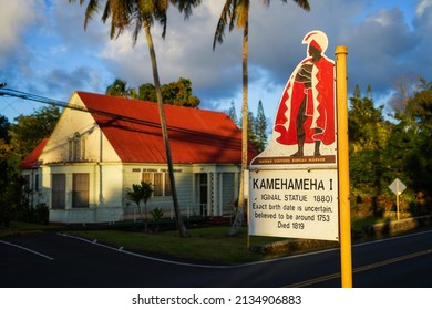 Direction sign to the original bronze statue of Hawaiian King Ka