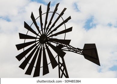 Direction and speed of the wind, vane.