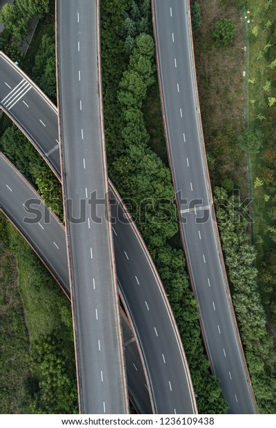 directly down view of\
highway