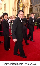 Director ANG LEE At The 73rd Annual Academy Awards In Los Angeles. 25MAR2001.   Paul Smith/Featureflash