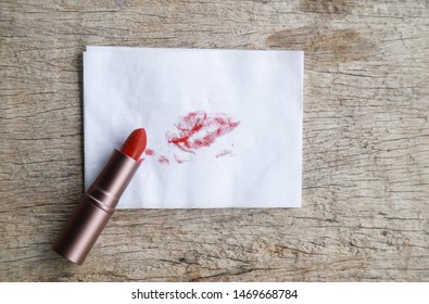 lipstick tissue