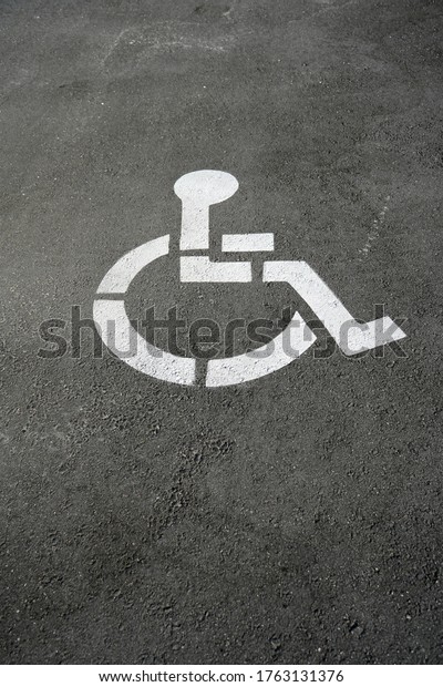 Disabled Handicap Parking Area Sign.                    \
          