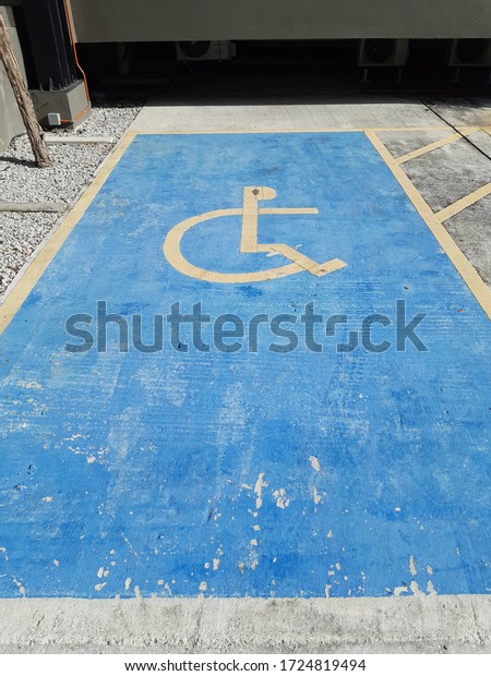 disabled parking sign. space reserved for disabled
handicapp 
