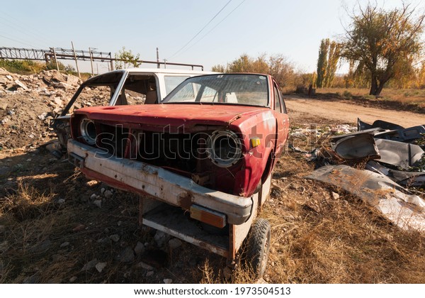 disassembled abandoned\
cars in poor\
condition