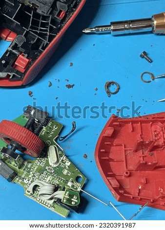 Disassembly broken wireless mouse because corrotion on blue rubber pad