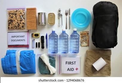 A disaster supply kit,or go bag is a collection of basic items your household may need in the event of an emergency.This survival kit includes first aid items,food,water,flashlight,and batteries.