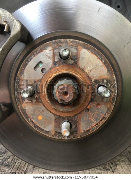 Disc brake with red\
rust