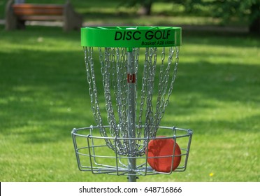 Disc golf basket
