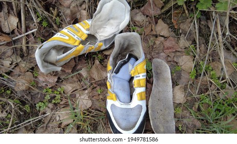 329 One shoe missing Images, Stock Photos & Vectors | Shutterstock