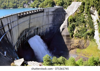 放水砲 の画像 写真素材 ベクター画像 Shutterstock
