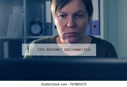 Disconnected internet error message on laptop computer in small business office