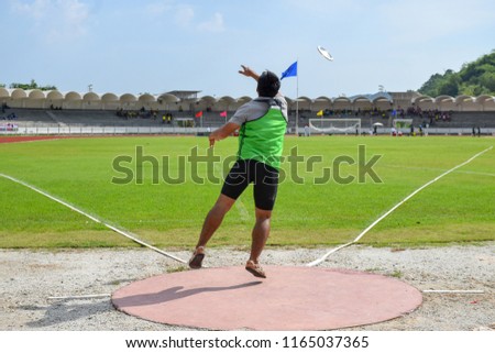 Discus throwing in the stadium