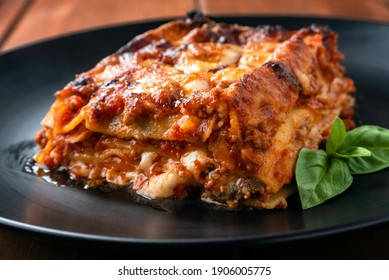 typisch bolognese lasagna, italienische Küche 