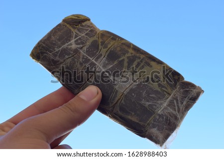 Display of a 100G of pure Moroccan Hashish 