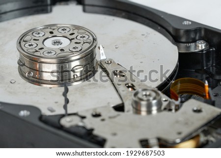 display of the disc in hard drive from the inside visible components                              