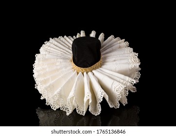 Display Of An Elizabethan Lace Ruff Collar