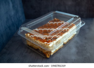 Disposable Plastic Pet Packaging With Cake