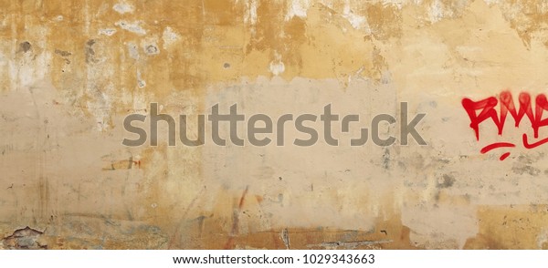 落書き風ストリートアートの背景に悲惨な黄色い茶色の古いレンガの壁と 塗り線と描画 抽象的グランジモダングラフィティ壁紙 抽象的な壁の塗りつぶしのウェブバナー デザインエレメント の写真素材 今すぐ編集
