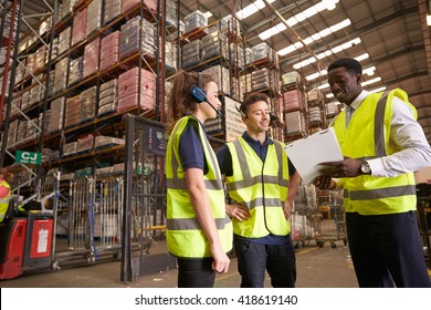 Distribution Warehouse Manager Instructing Colleagues