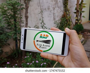 District Katni, Madhya Pradesh, India - May 29, 2020: AAP, Aam Aadmi Party Located In Delhi Symbol Displayed On Smart Phone Screen.  