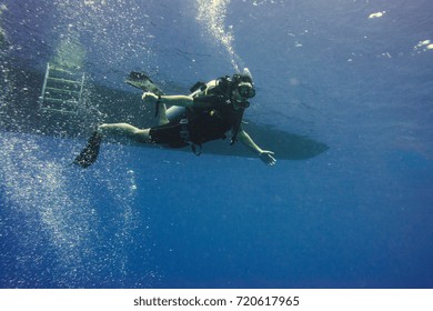 A diver going down from the boat, Maldives