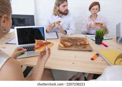 Diverse Business Team People Workers Eating Pizza Together At Workplace, Friendly Multi-ethnic Colleagues Group Talking Enjoying Having Fun And Corporate Lunch In Office Room