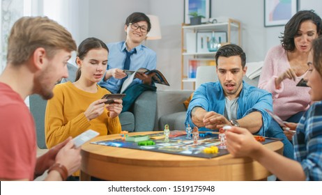 3,688 Teenagers Playing Board Games Images, Stock Photos & Vectors ...