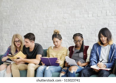 diversity-students-friends-reading-knowl