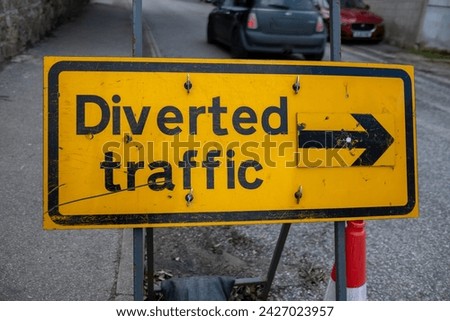 Diverted traffic sign in yellow and black 