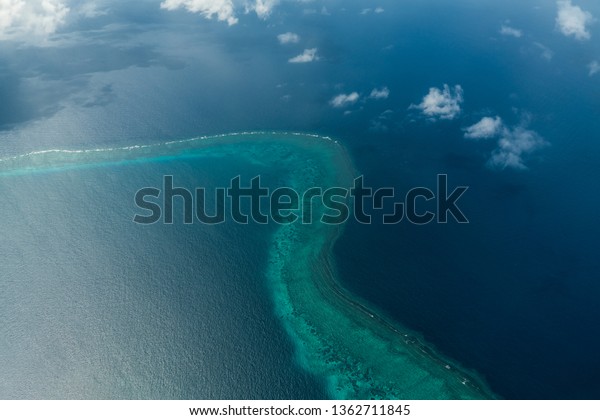 A dividing reef as it cuts across the waters\
creating a nice shape